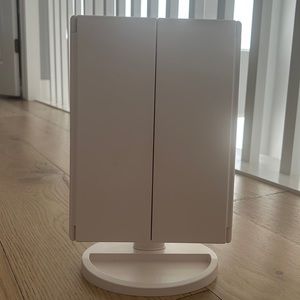 this is a super cute mirror from amazon that i love!good quality, battery power